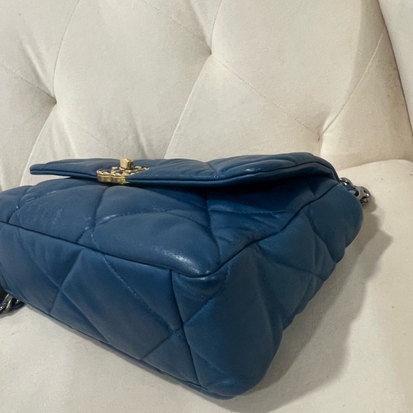 CHANEL Blue Flap 19 Quilted Lambskin Bag with Gold Hardware - Picture 6 of 13